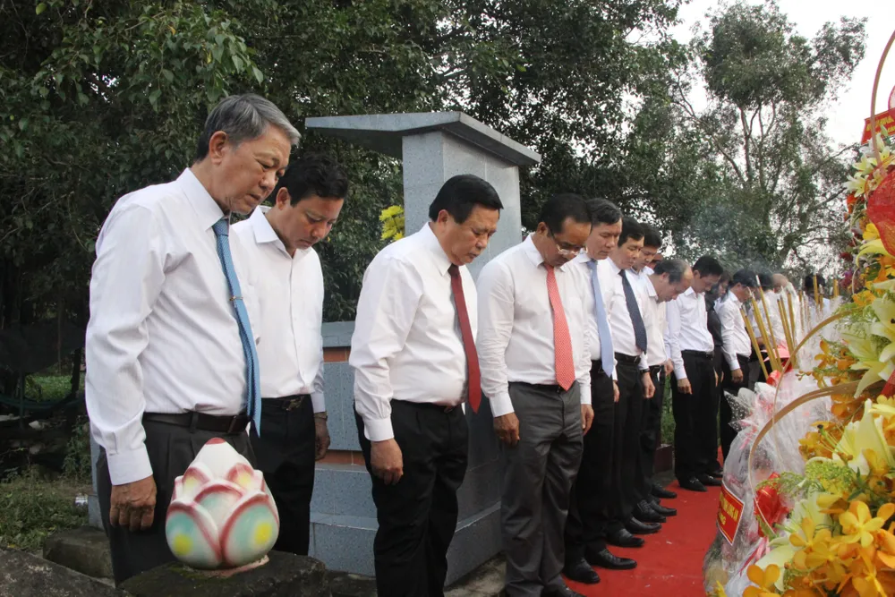 Dâng hương kỷ niệm 120 năm Ngày sinh đồng chí Võ Văn Ngân ảnh 1