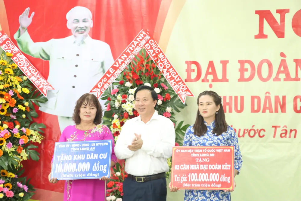 Phó Thủ tướng Lê Văn Thành dự Ngày hội Đại đoàn kết toàn dân tộc tại Long An ảnh 4