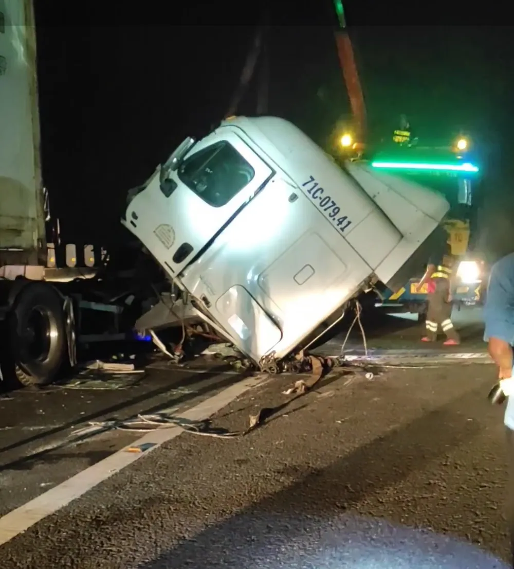 Cao tốc TPHCM - Trung Lương kẹt xe hơn 6km ảnh 1