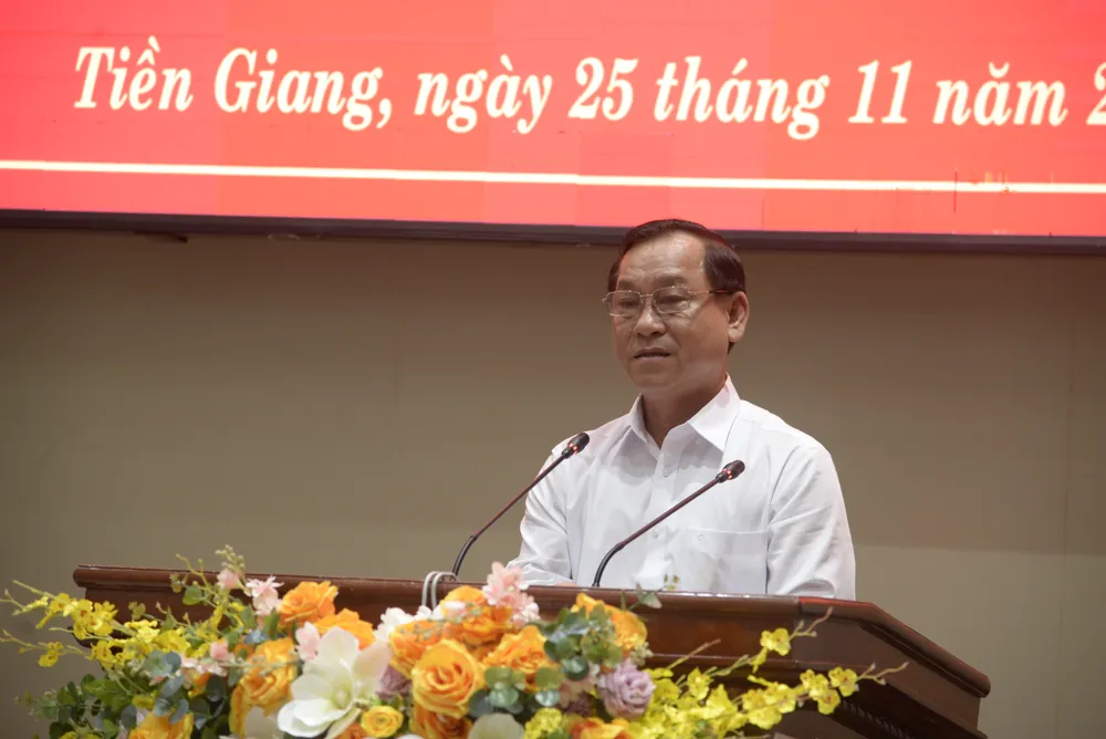 Chủ tịch UBND tỉnh Tiền Giang đối thoại với nông dân ảnh 2