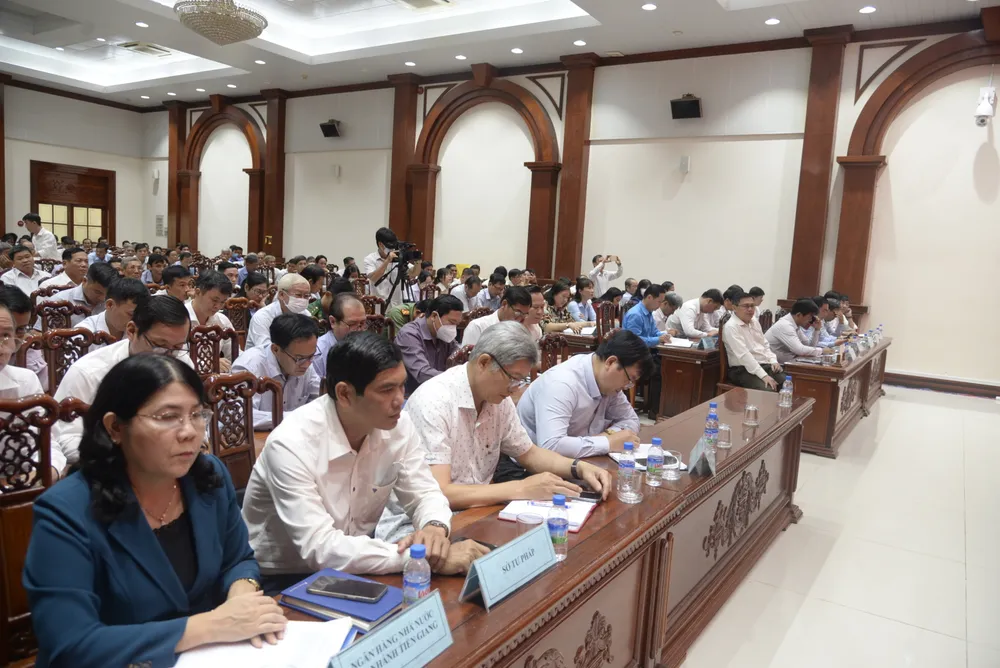 Chủ tịch UBND tỉnh Tiền Giang đối thoại với nông dân ảnh 3