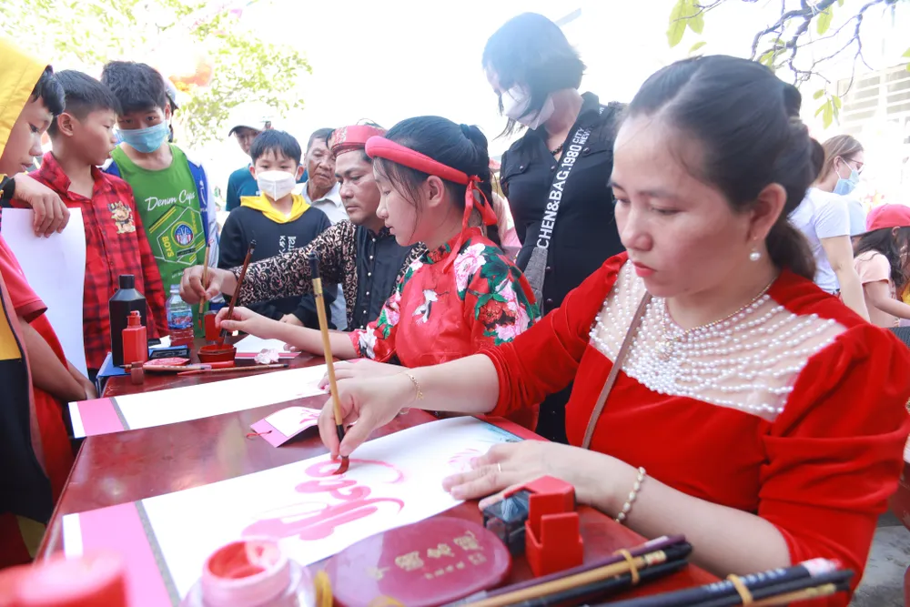 Đông đảo người dân tham gia