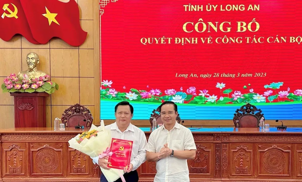 Tỉnh ủy Long An tổ chức công bố và trao Quyết định phê chuẩn Phó Chủ tịch UBND tỉnh, nhiệm kỳ 2021-2026 đối với ông Huỳnh Văn Sơn