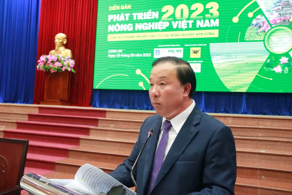Chủ tịch UBND tỉnh Long An Nguyễn Văn Út phát biểu tại diễn đàn