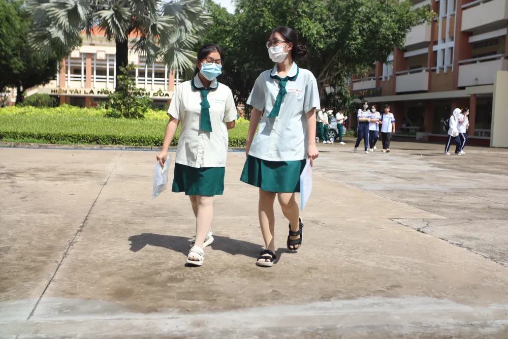 Các thí sinh đã hoàn thành môn đầu tiên