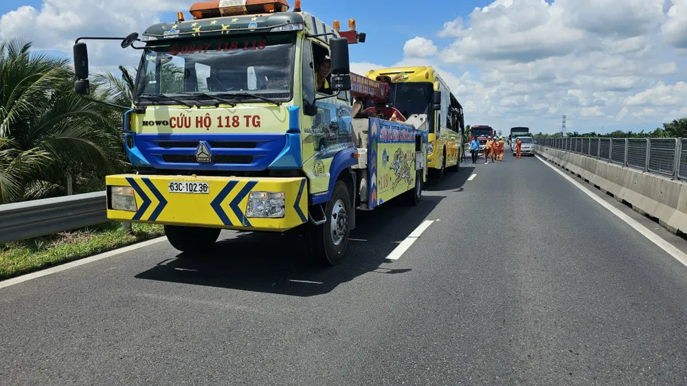 Chiếc xe khách bị hư hỏng nặng