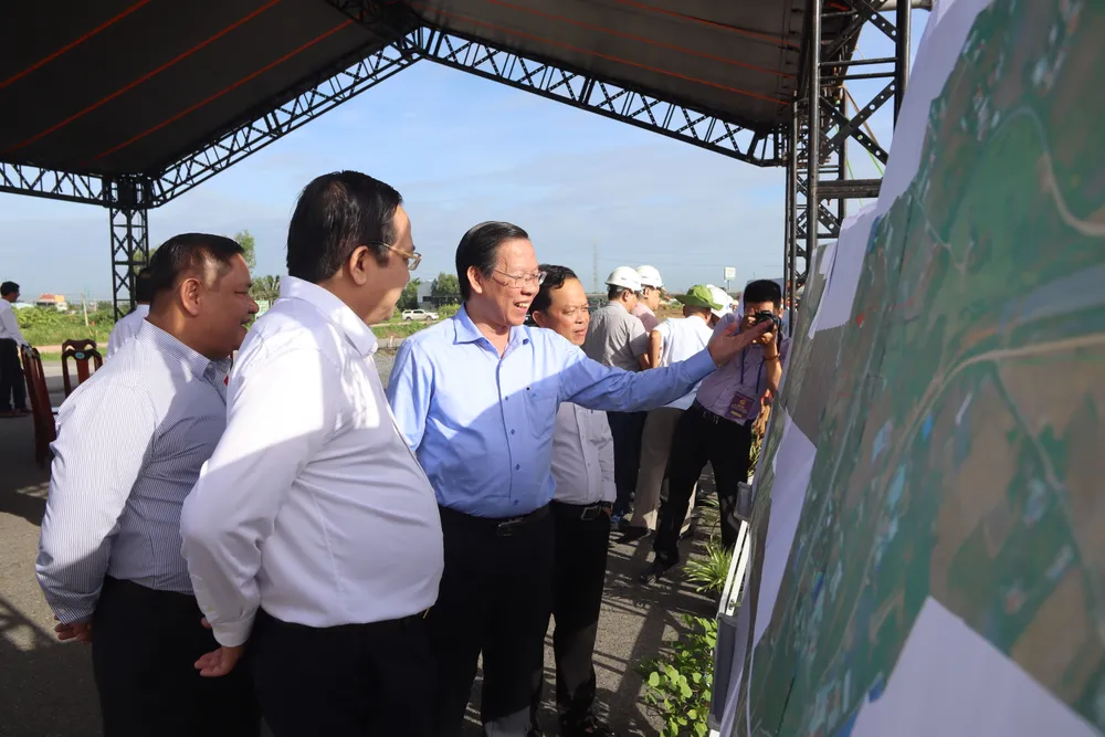 Đoàn công tác đã khảo sát thực tế Dự án đường Vành đai 3 TPHCM đoạn qua tỉnh Long An