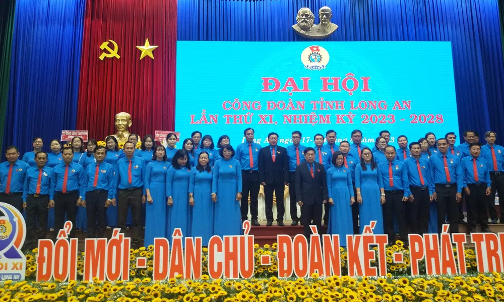 Đại hội đã bầu Ban Chấp hành khóa XI gồm 45 người