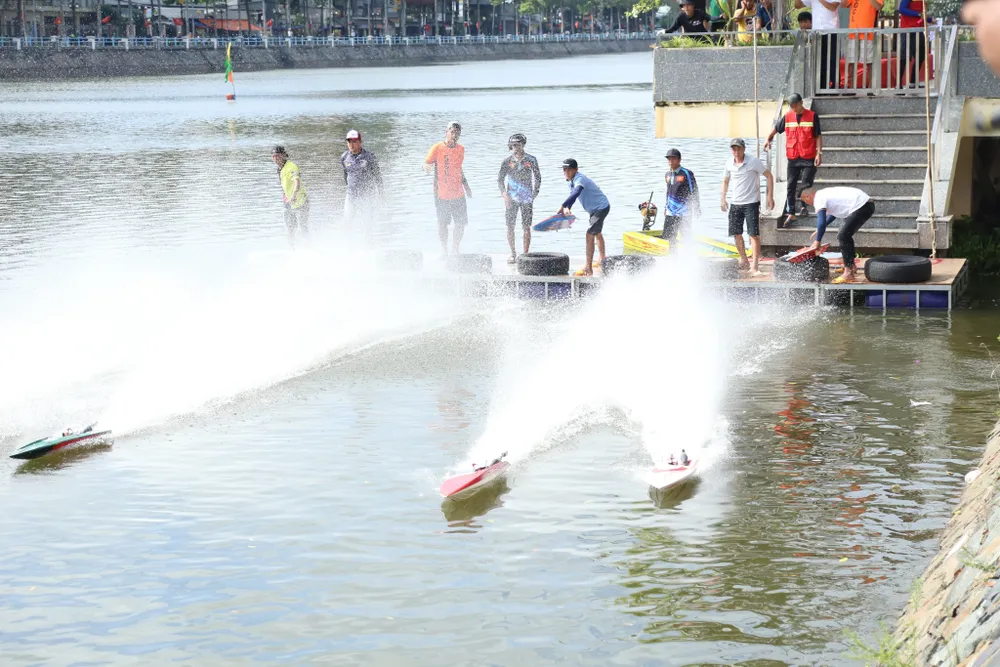 Mỗi đợt thi từ 7-8 chiếc tàu