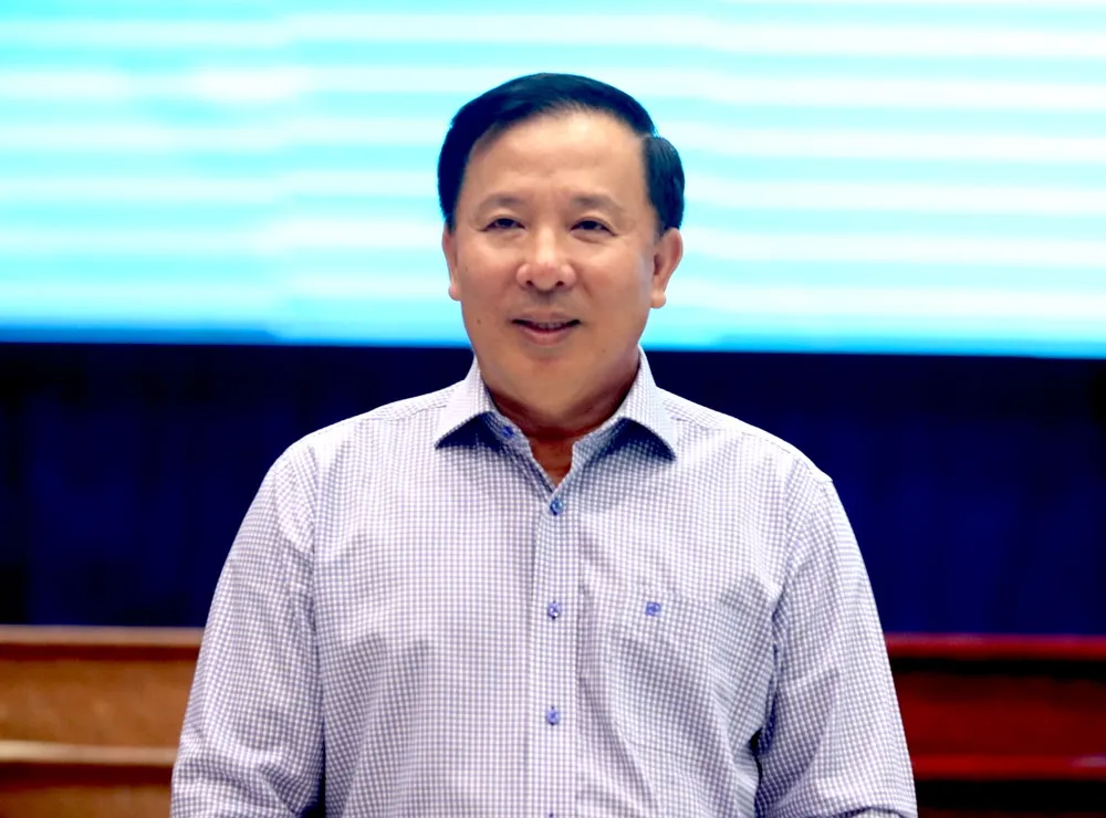 Đồng chí Nguyễn Văn Út, Chủ tịch UBND tỉnh Long An trả lời các câu hỏi của thanh niên