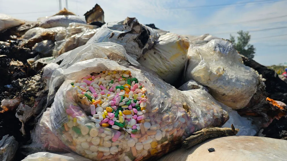 Thuốc hết hạn được đổ đống