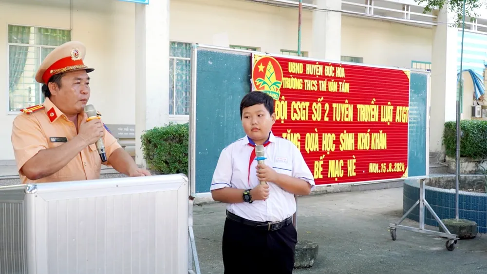 cong an long an.jpeg