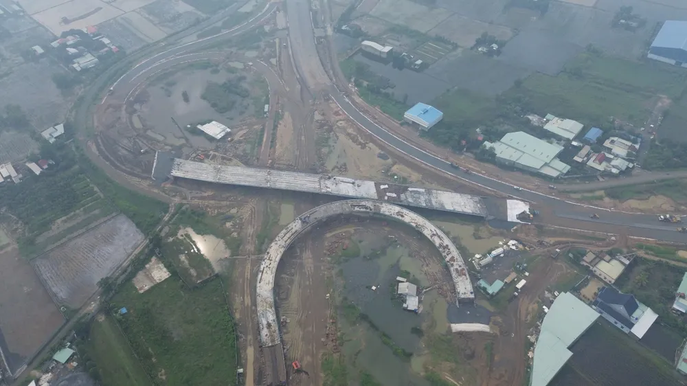 CAO TOC BEN LUC- LONG THANH.jpg