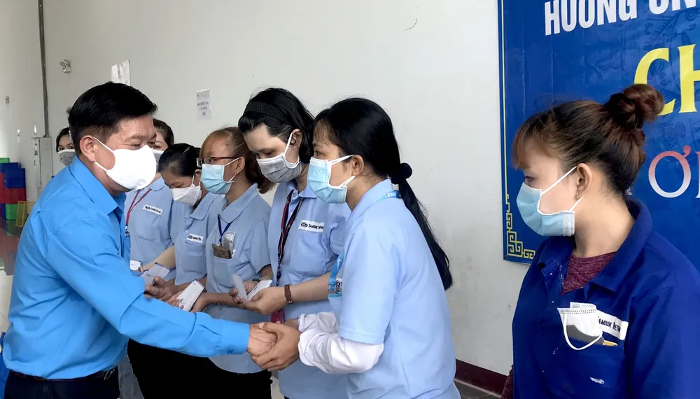 anh 2 - thang cong nhan .jpg