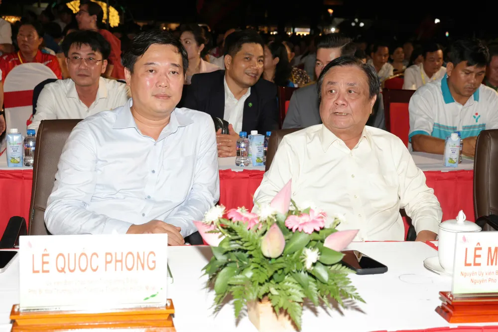 PHONG.jpg