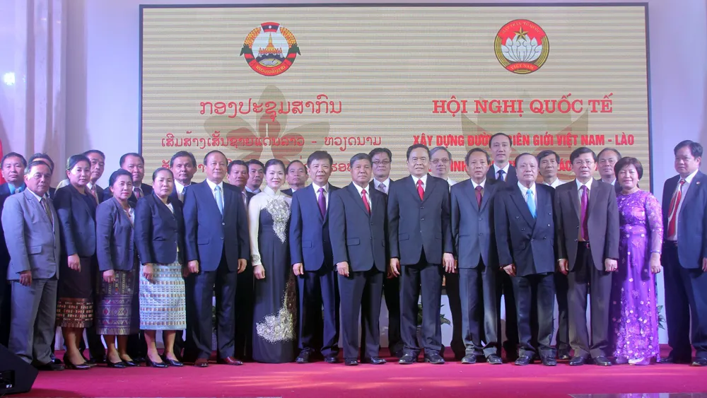 Các đại biểu giao lưu đoàn kết