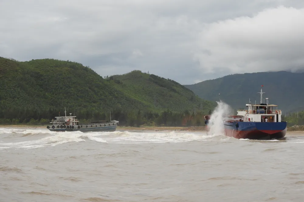 Quảng Bình: Hàng chục tàu chìm trong vịnh Hòn La ảnh 5