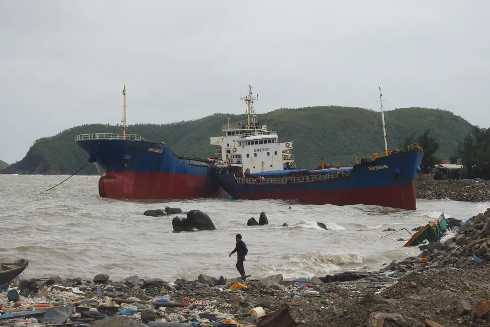 Quảng Bình: Hàng chục tàu chìm trong vịnh Hòn La ảnh 7