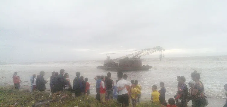 Quảng Bình: Hàng chục tàu chìm trong vịnh Hòn La ảnh 10