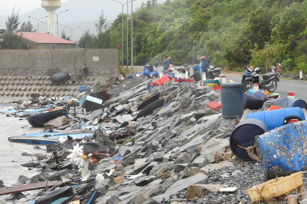 Bão dập Hòn La: Hàng chục tàu tan hoang! ảnh 3