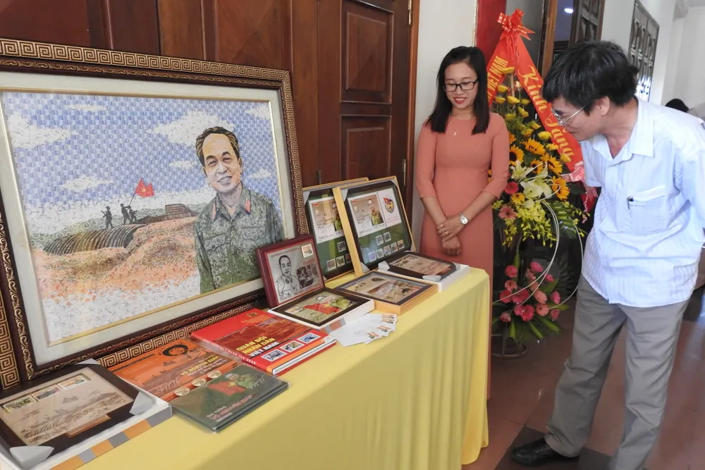 Thủ tướng ký phát hành bộ tem đặc biệt về Đại tướng Võ Nguyên Giáp ảnh 1