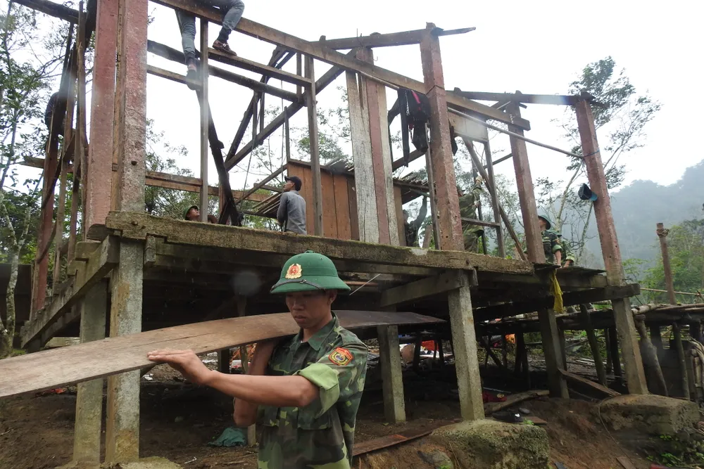 Kịp thời động viên người A Rem không trở lại hang đá ảnh 3