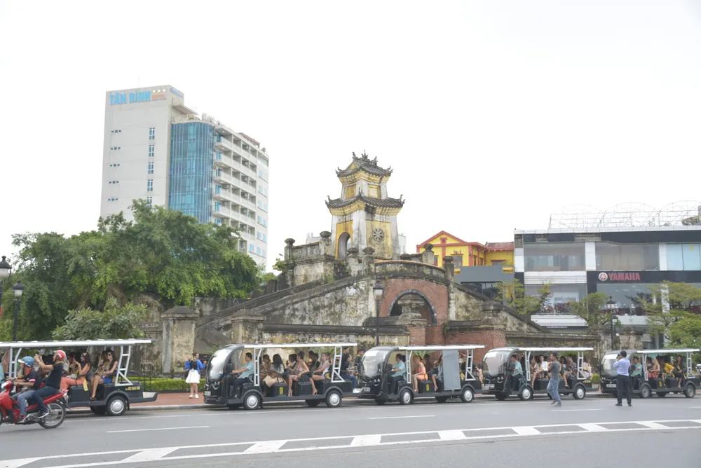Miss Grand International 2017: Người đẹp yêu kiều soi nhan sắc bên dòng Nhật Lệ ảnh 4