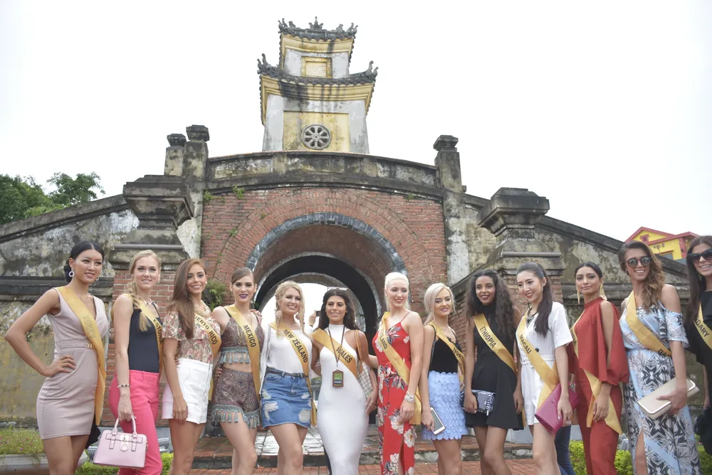 Miss Grand International 2017: Người đẹp yêu kiều soi nhan sắc bên dòng Nhật Lệ ảnh 9