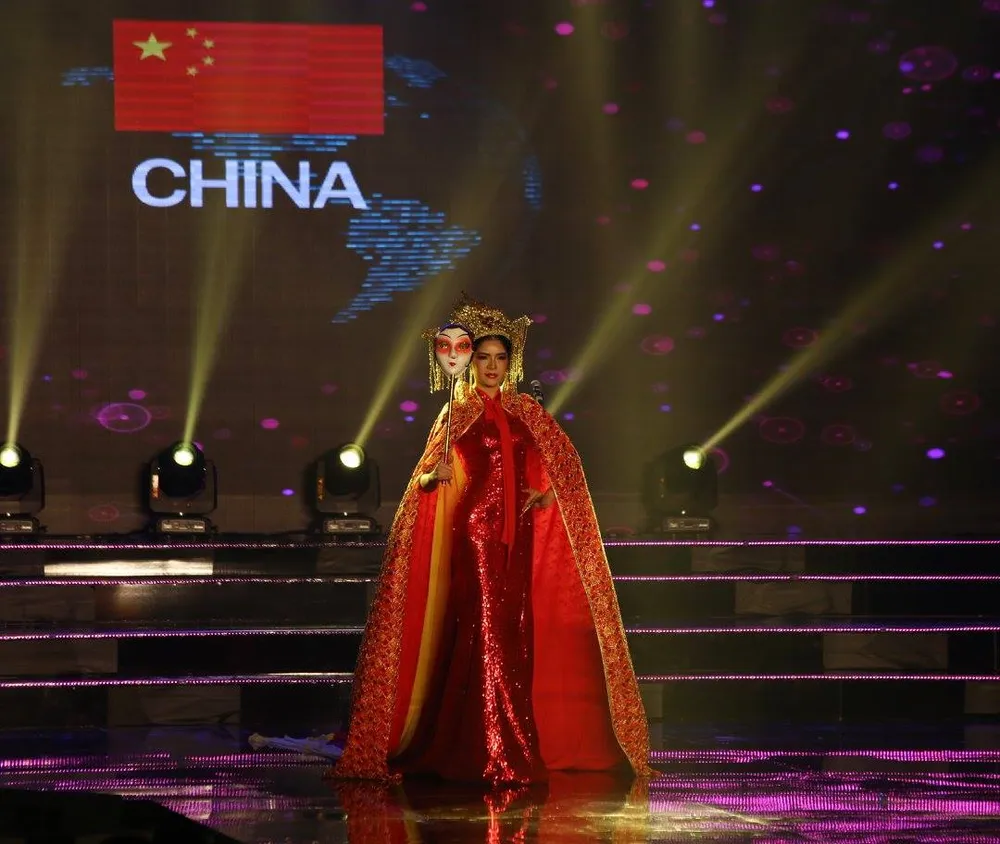 Hoa hậu Hòa bình thế giới 2017: Lộng lẫy vũ điệu trang phục dân tộc ảnh 11