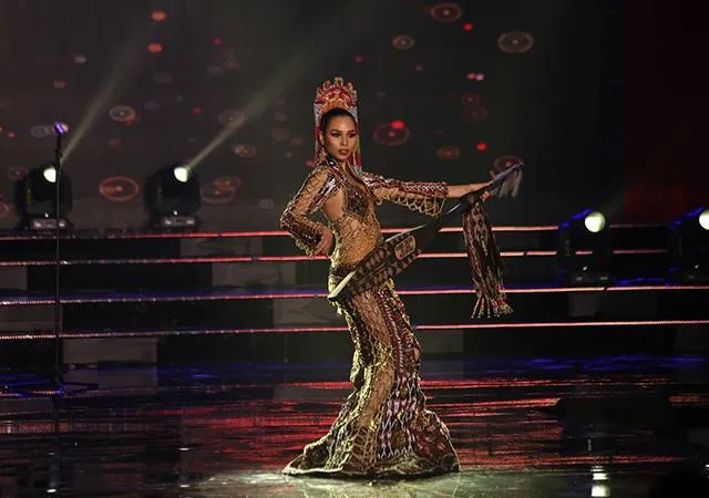 Hoa hậu Hòa bình thế giới 2017: Lộng lẫy vũ điệu trang phục dân tộc ảnh 13