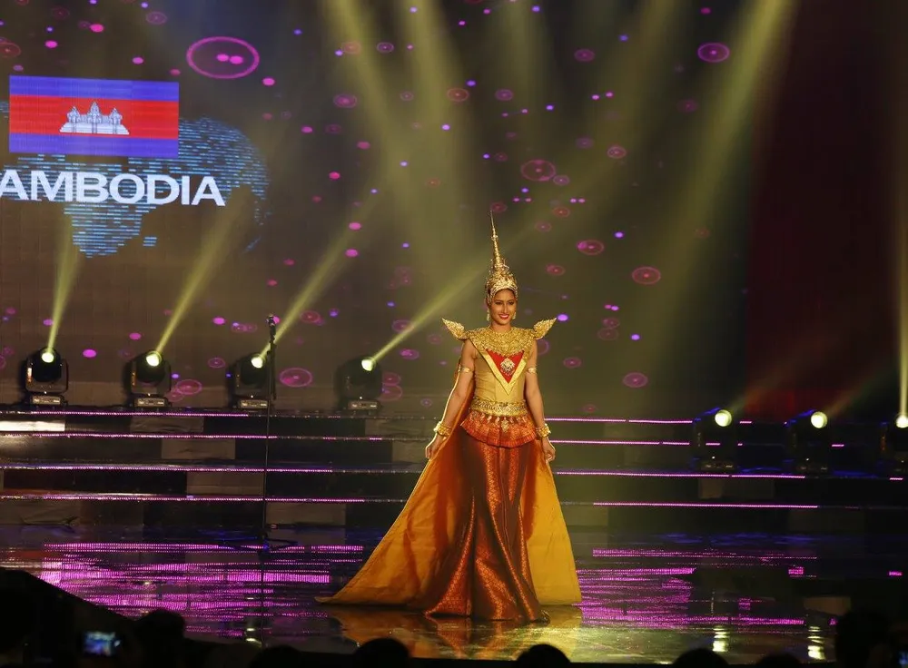 Hoa hậu Hòa bình thế giới 2017: Lộng lẫy vũ điệu trang phục dân tộc ảnh 9