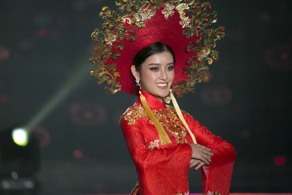 Hoa hậu Hòa bình thế giới 2017: Lộng lẫy vũ điệu trang phục dân tộc ảnh 3