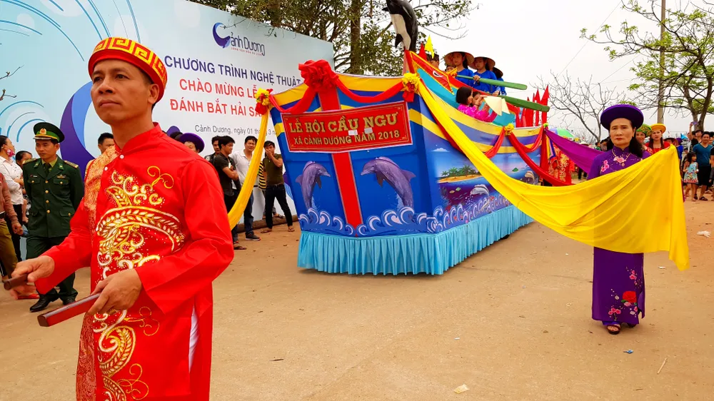 Lễ hội cầu ngư và xuất quân đánh cá tại làng biển Cảnh Dương ảnh 9