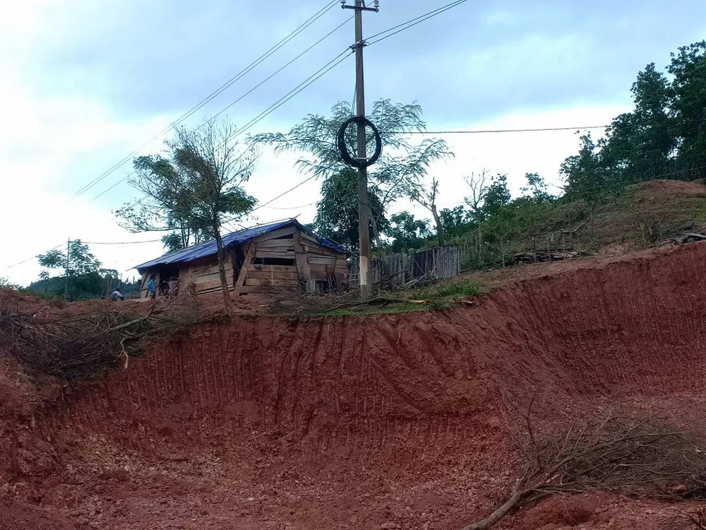 Quảng Bình: Huyện xóa mái tranh nghèo giúp dân, xã làm ngơ cho kẻ tù treo đến phá ảnh 2