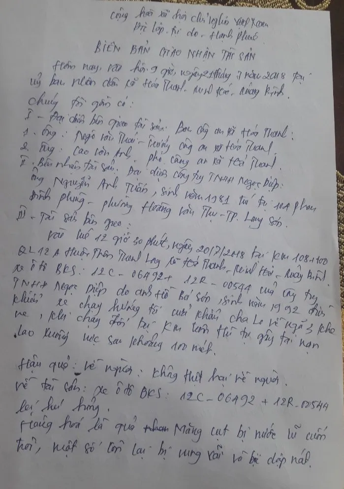 Vụ xe măng cụt lao xuống vực, dân gom hộ chứ không hôi của ảnh 1