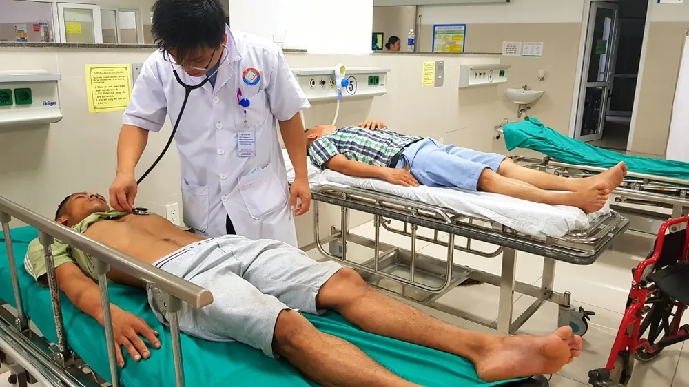 Tài xế Phạm Văn Tân nhập viện trong tình trang hôn mê do bị đánh hội đồng