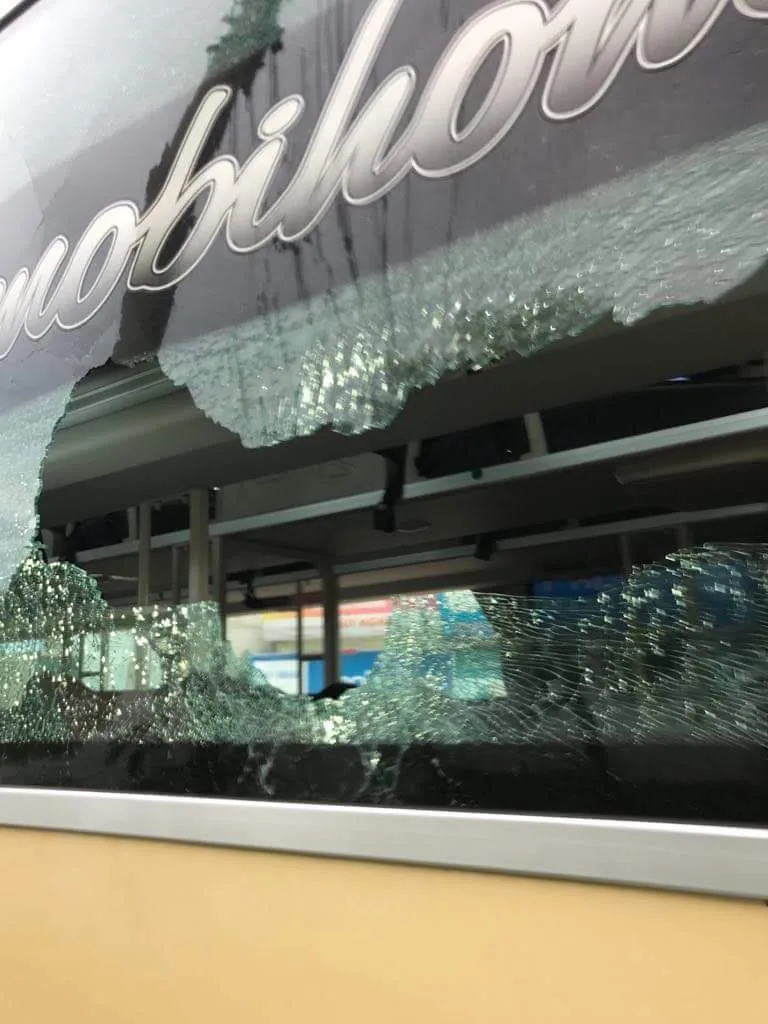 Cơ quan công an vào cuộc điều tra vụ hàng loạt tài xế xe du lịch bị côn đồ đánh ảnh 1