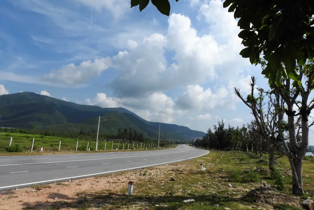 Ngắm cung đường đẹp nhất Vũng Chùa dưới rặng Hoành Sơn ảnh 10
