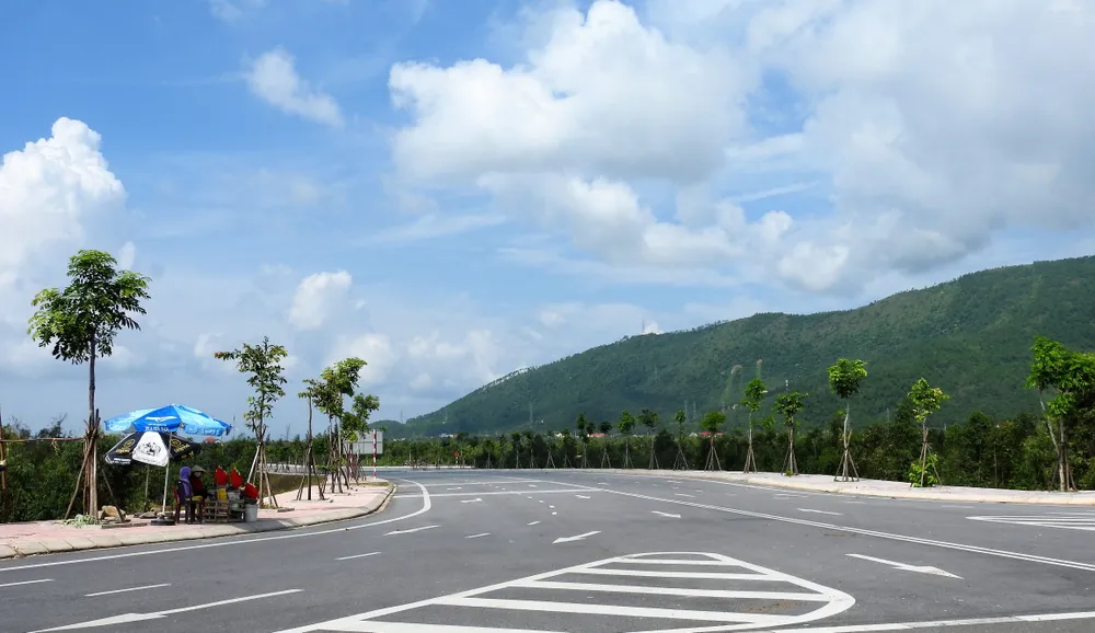 Ngắm cung đường đẹp nhất Vũng Chùa dưới rặng Hoành Sơn ảnh 12
