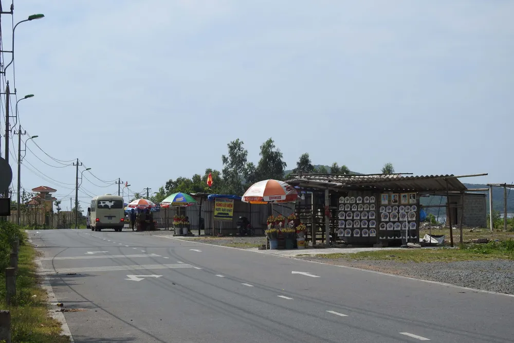 Ngắm cung đường đẹp nhất Vũng Chùa dưới rặng Hoành Sơn ảnh 13