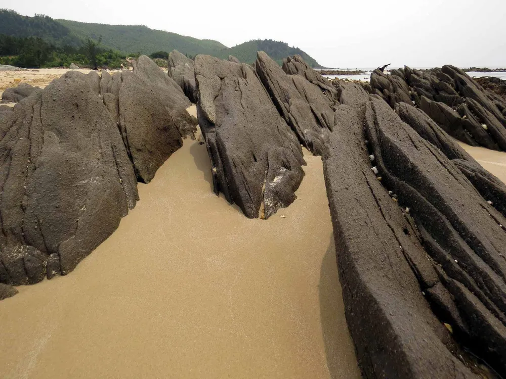 Ngắm cung đường đẹp nhất Vũng Chùa dưới rặng Hoành Sơn ảnh 14