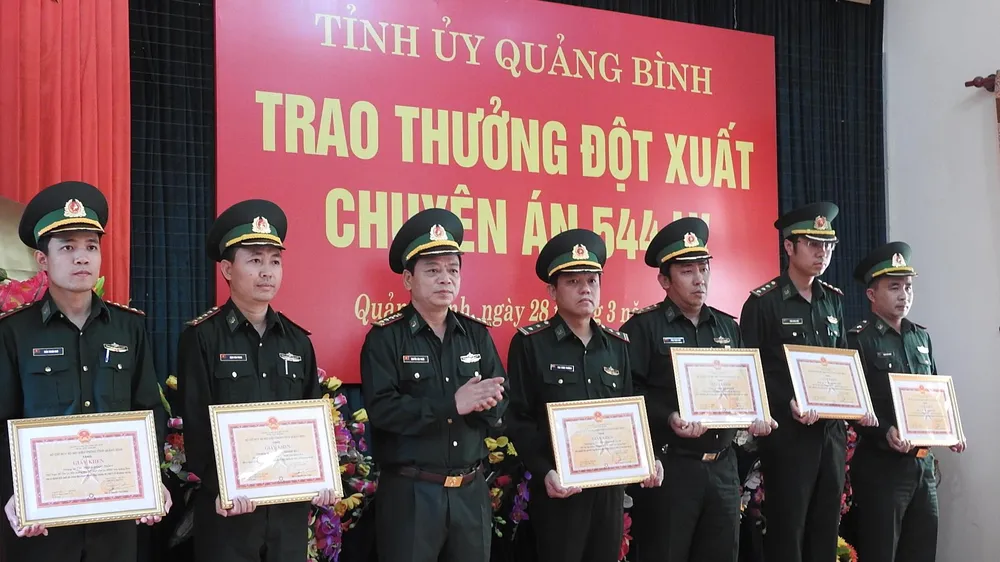 Tỉnh ủy Quảng Bình thưởng nóng vụ bắt giữ 110.000 viên ma túy tổng hợp ảnh 1