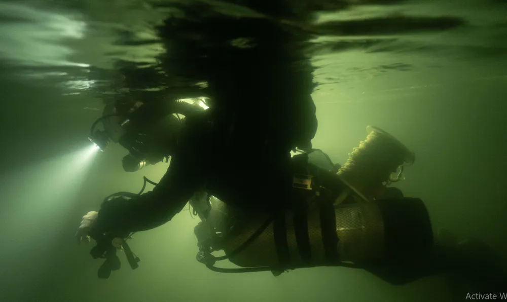 Nghẹt thở quang cảnh lặn sông ngầm bên dưới Sơn Đoòng ảnh 6