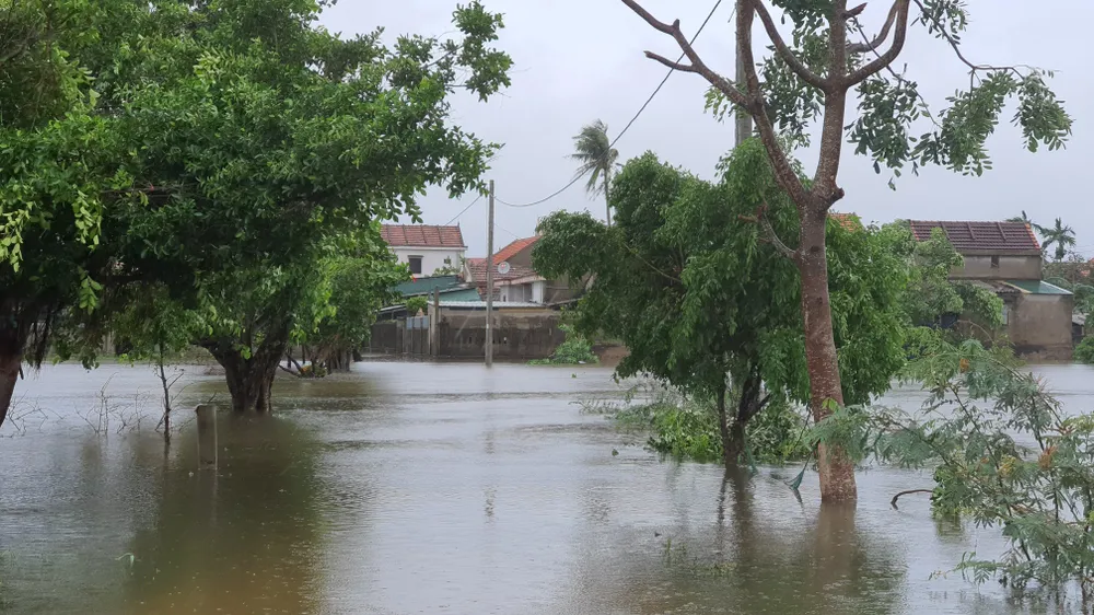 Lũ lớn chia cắt nhiều địa phương ở Quảng Bình ảnh 2