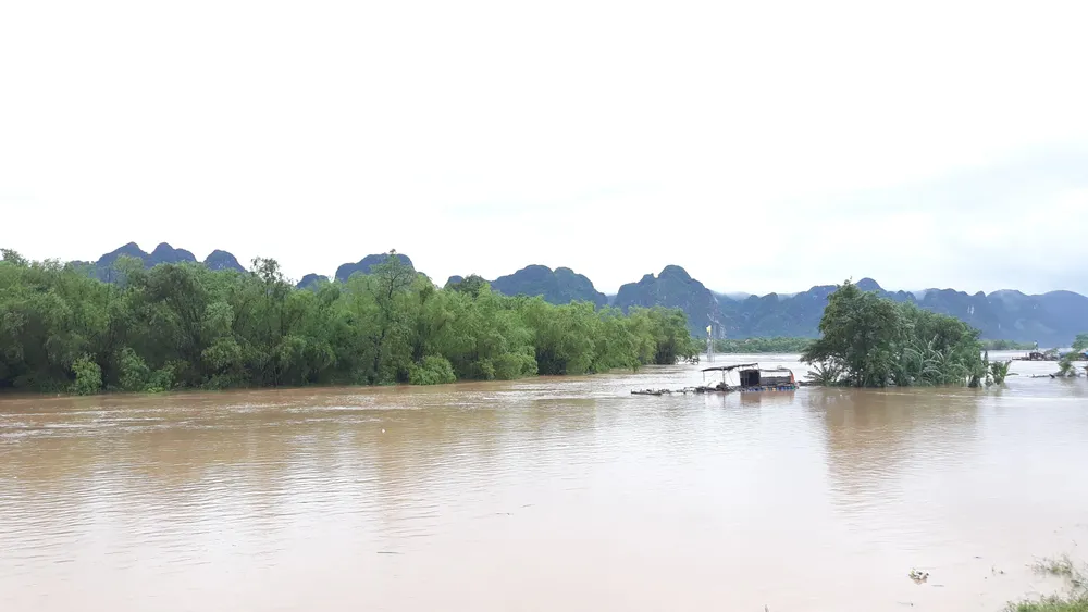 Lũ lớn chia cắt nhiều địa phương ở Quảng Bình ảnh 6