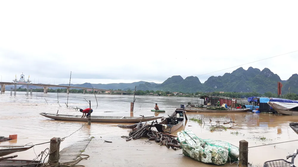 Lũ lớn chia cắt nhiều địa phương ở Quảng Bình ảnh 7