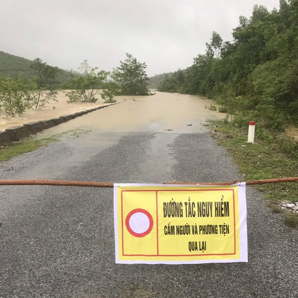 Lũ lớn chia cắt nhiều địa phương ở Quảng Bình ảnh 8