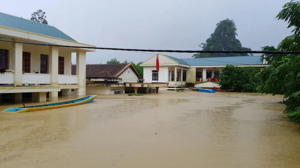 Mưa lớn, lũ dâng ngập Tân Hóa vượt mốc năm 2016 ảnh 3