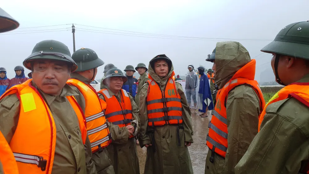 Mưa lớn, lũ dâng ngập Tân Hóa vượt mốc năm 2016 ảnh 15