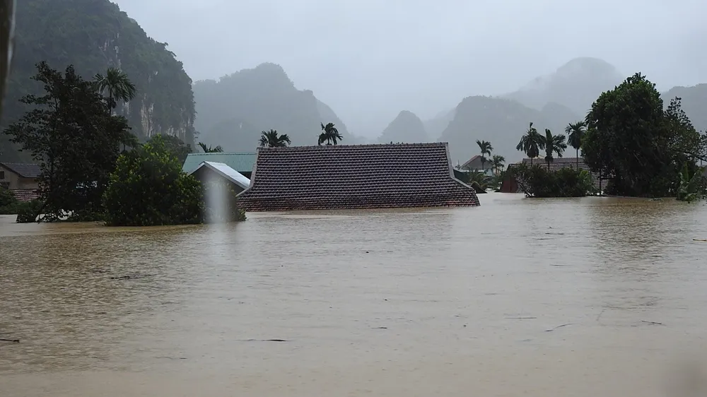 Mưa lớn, lũ dâng ngập Tân Hóa vượt mốc năm 2016 ảnh 12